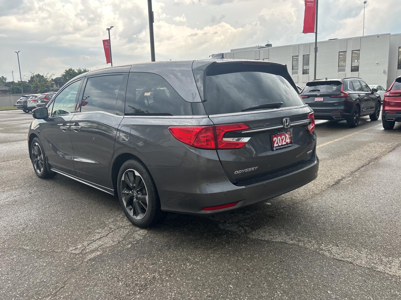 2024 Honda Odyssey Touring 8-Passenger  Navigation  Leather  DVD Photo