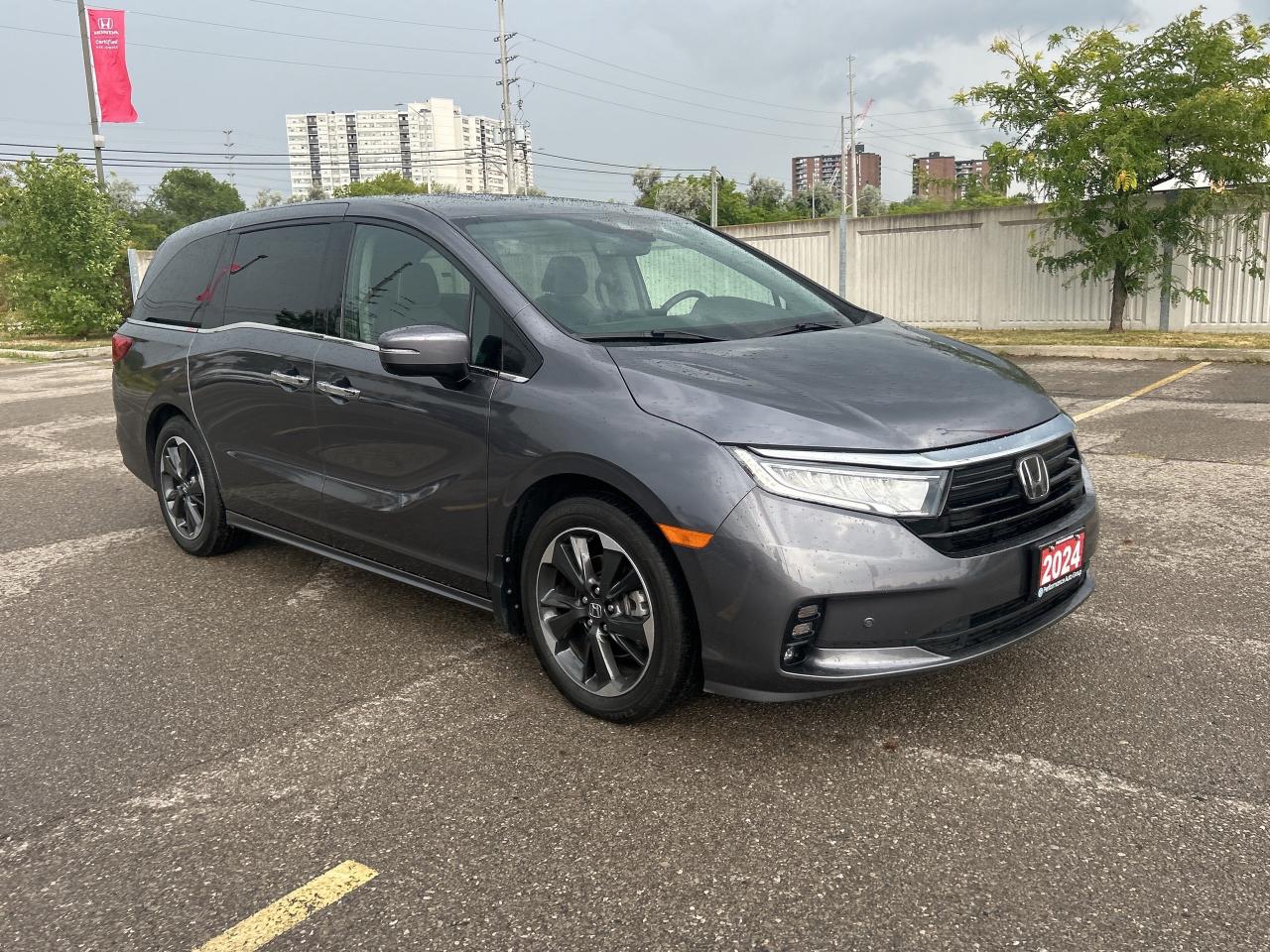 2024 Honda Odyssey Touring 8-Passenger  Navigation  Leather  DVD Photo