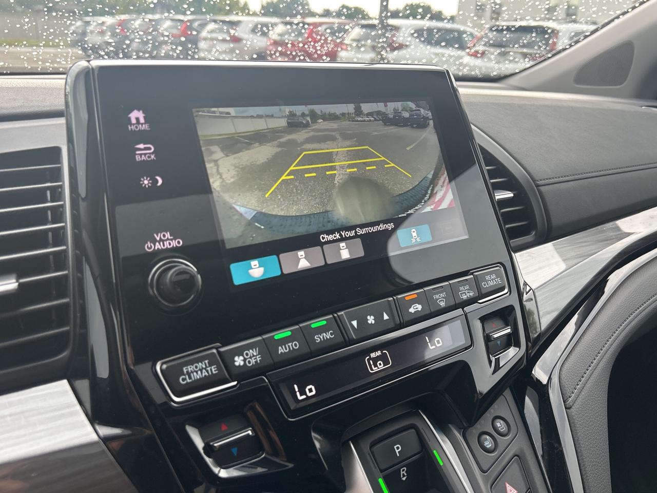 2024 Honda Odyssey Touring 8-Passenger  Navigation  Leather  DVD Photo