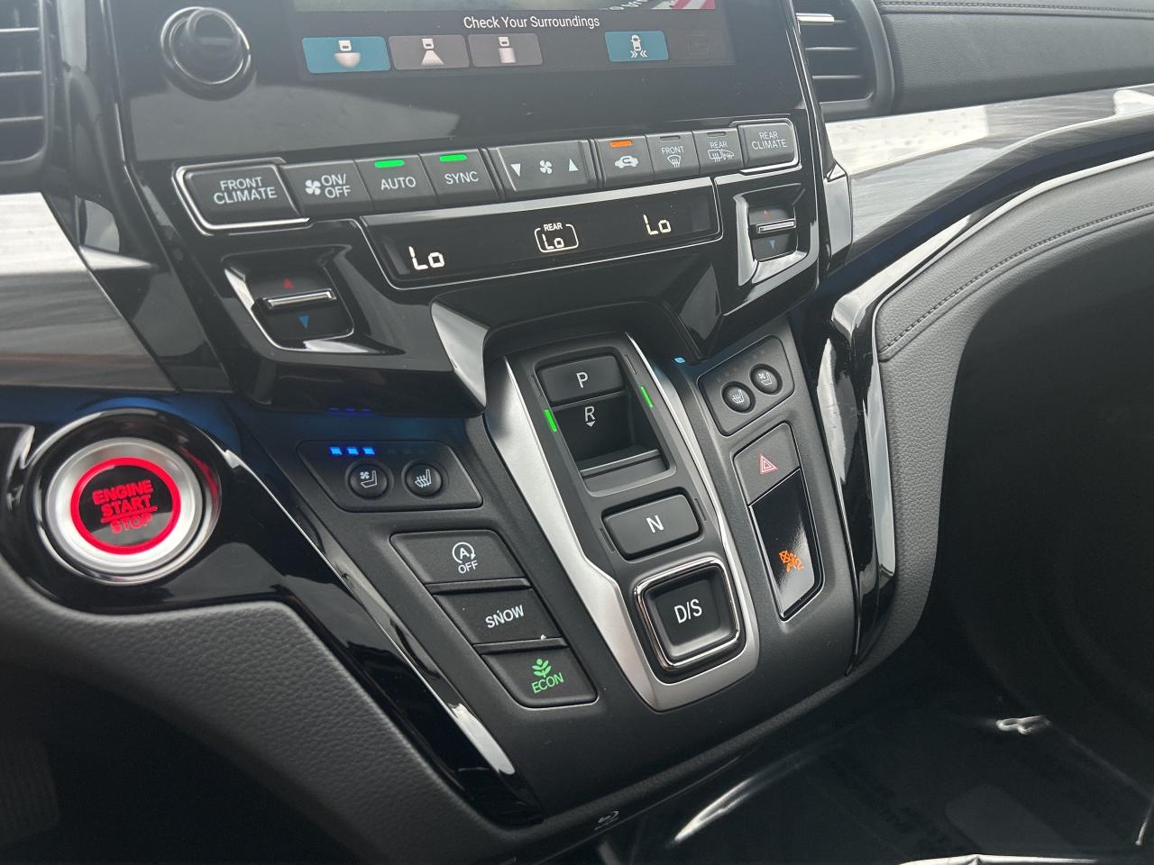 2024 Honda Odyssey Touring 8-Passenger  Navigation  Leather  DVD Photo