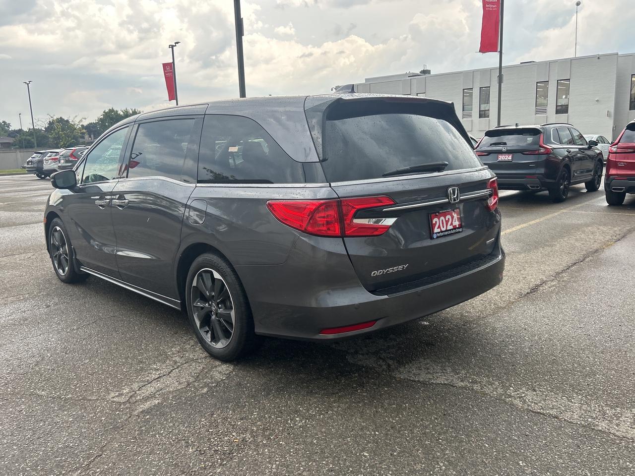 2024 Honda Odyssey Touring 8-Passenger  Navigation  Leather  DVD Photo