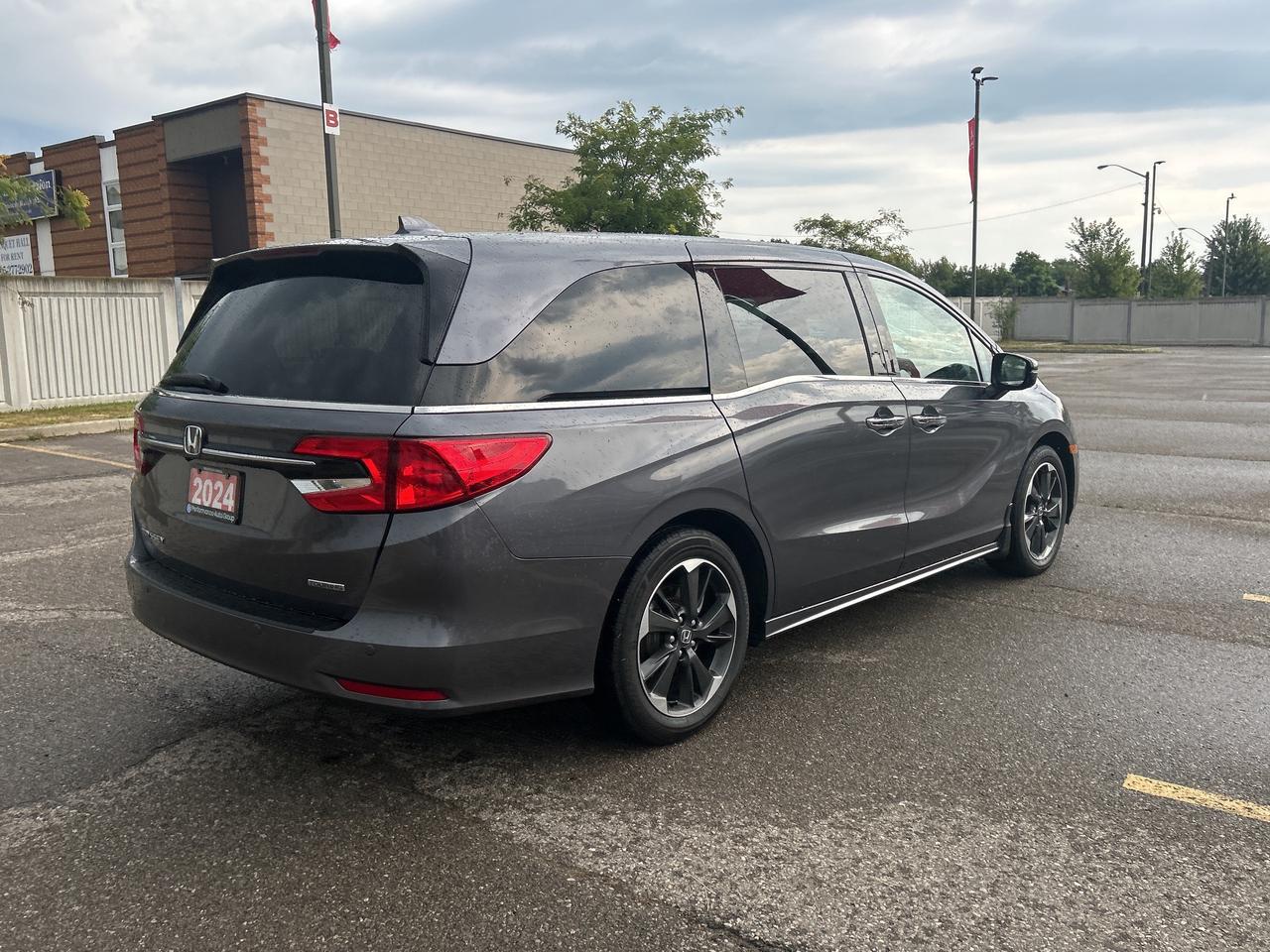 2024 Honda Odyssey Touring 8-Passenger  Navigation  Leather  DVD Photo