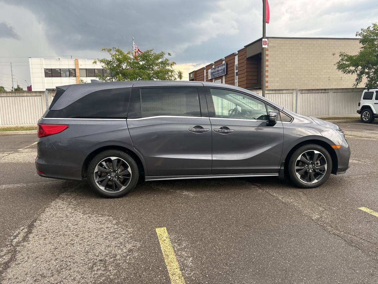 2024 Honda Odyssey Touring 8-Passenger  Navigation  Leather  DVD Photo