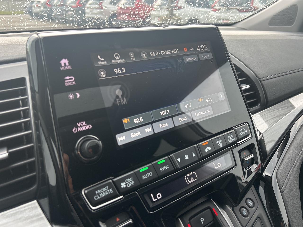 2024 Honda Odyssey Touring 8-Passenger  Navigation  Leather  DVD Photo