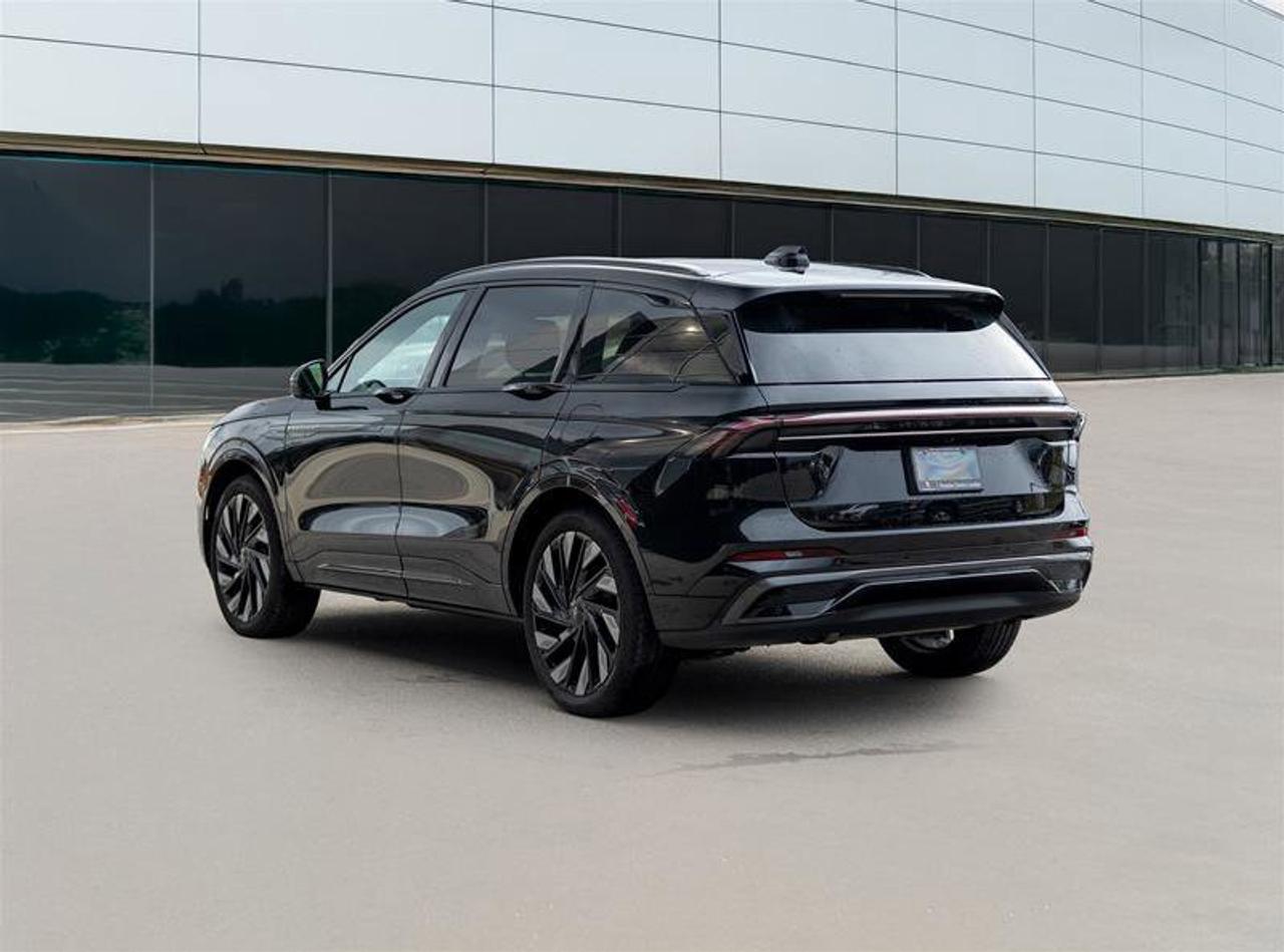 2024 Lincoln Nautilus Reserve Black Photo3