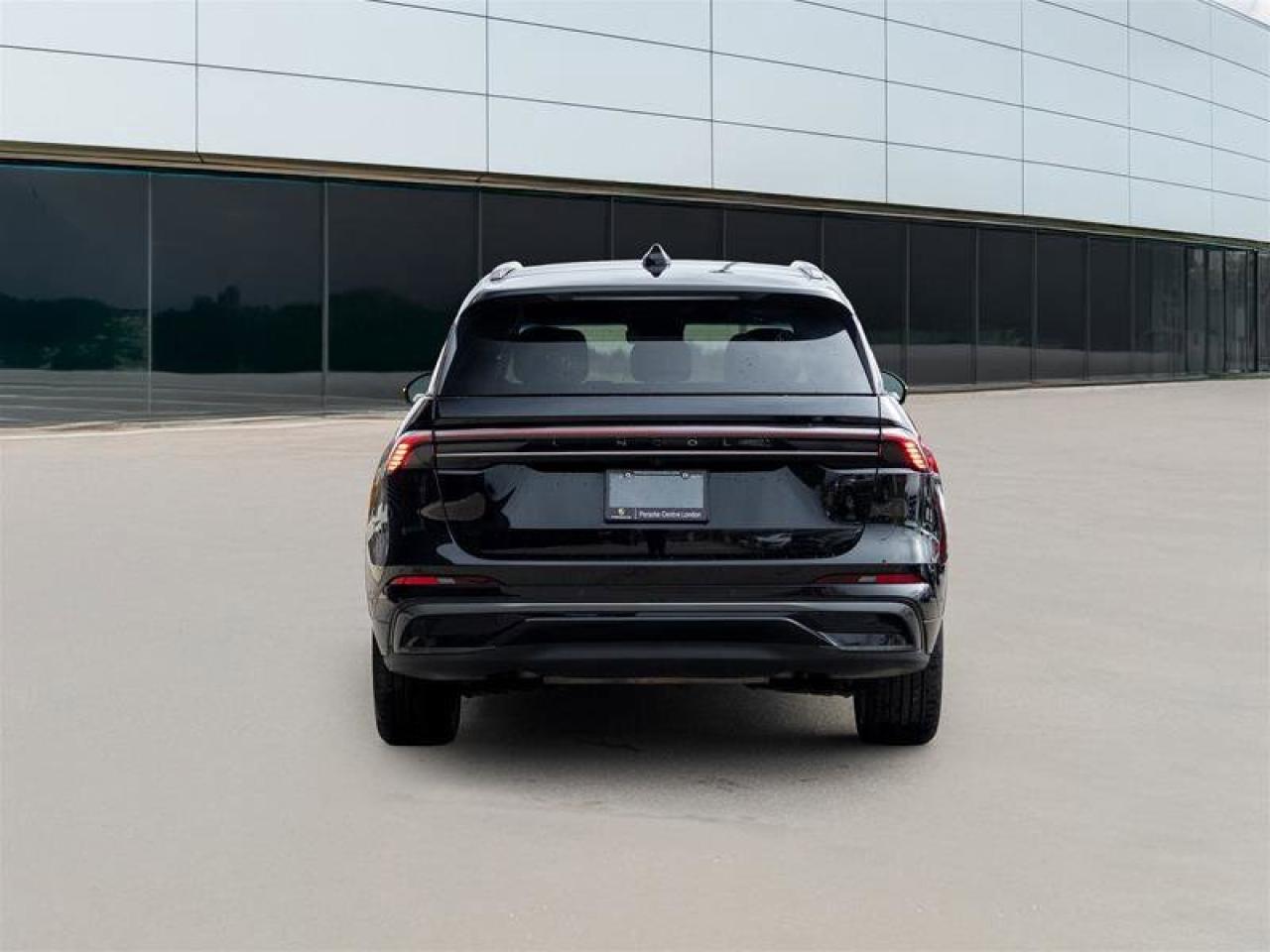 2024 Lincoln Nautilus Reserve Black Photo4