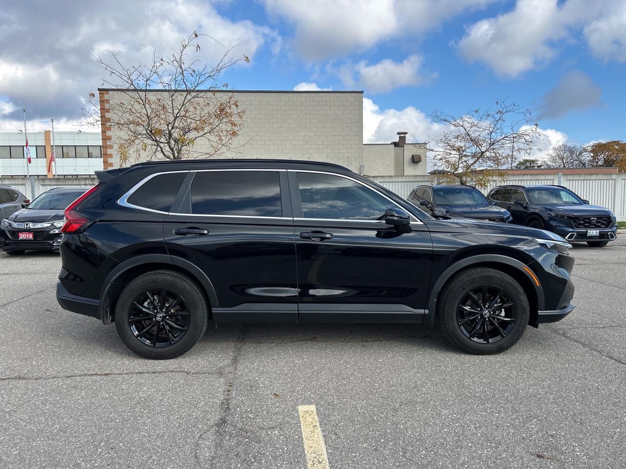 2025 Honda CR-V Sport CarPlay Rear Cam Sunroof Heated Seats Photo
