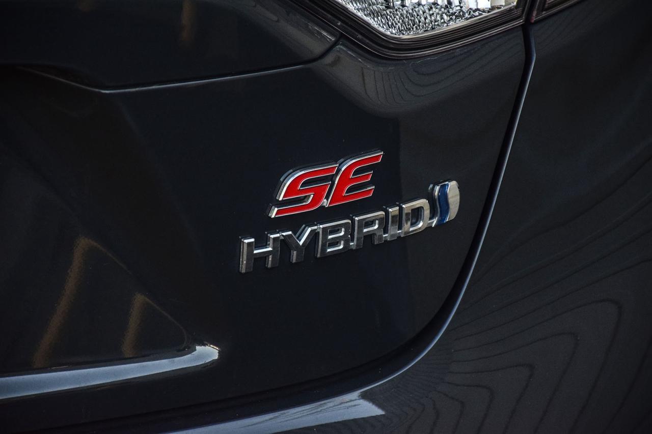 2023 Toyota Corolla Hybrid SE AWD / NO ACCIDENT / SUNROOF / CARPLAY / BSM Photo