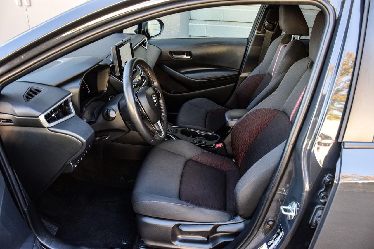 2023 Toyota Corolla Hybrid SE AWD / NO ACCIDENT / SUNROOF / CARPLAY / BSM Photo