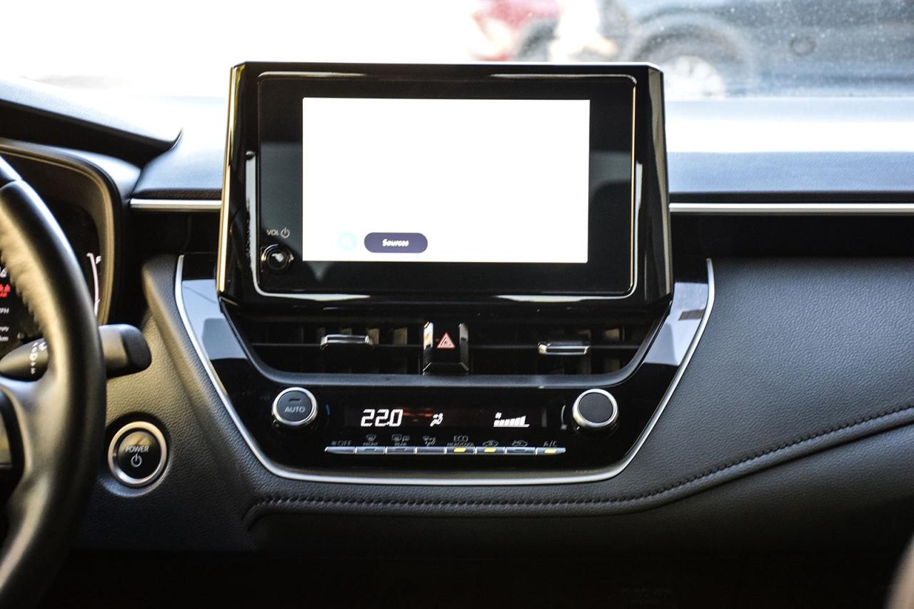 2023 Toyota Corolla Hybrid SE AWD / NO ACCIDENT / SUNROOF / CARPLAY / BSM Photo