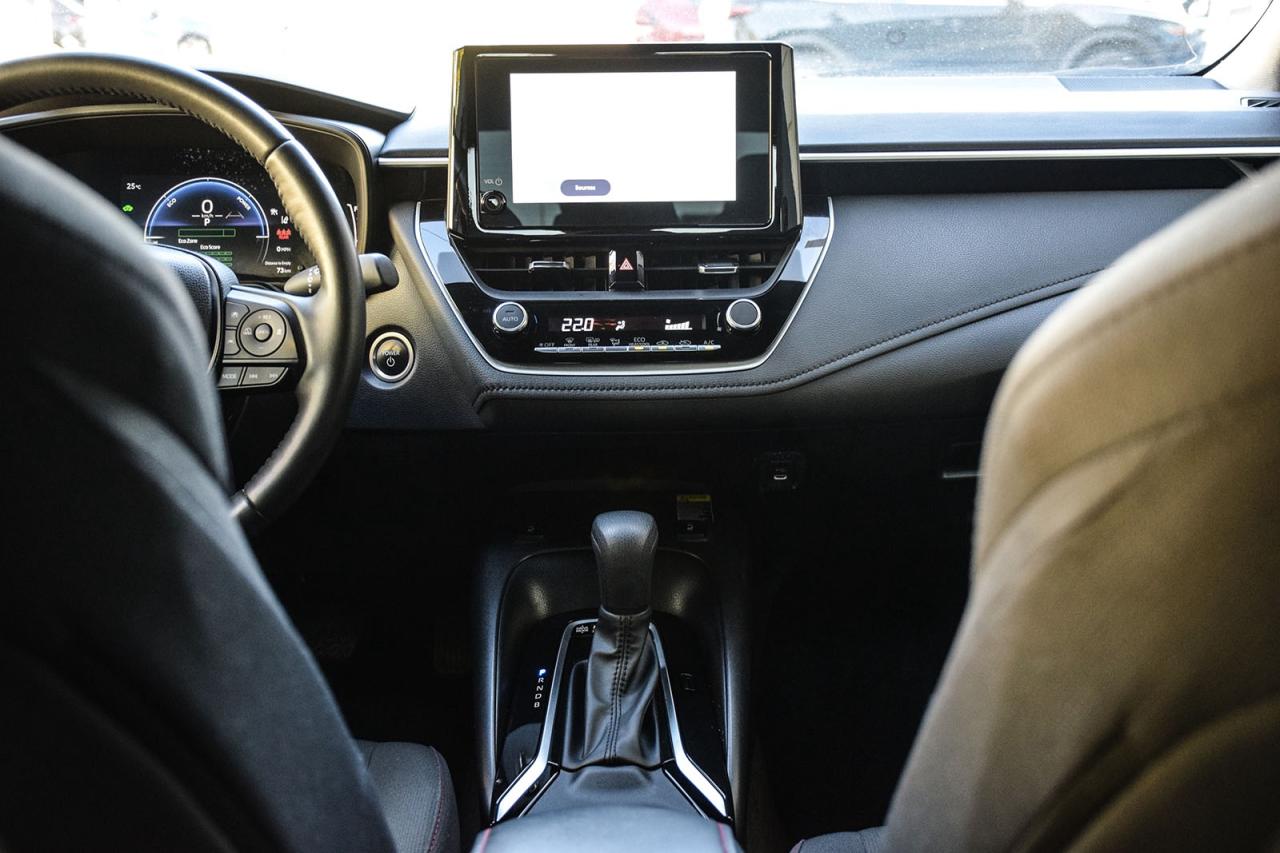 2023 Toyota Corolla Hybrid SE AWD / NO ACCIDENT / SUNROOF / CARPLAY / BSM Photo