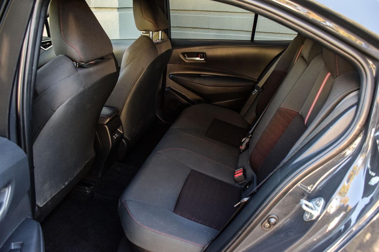 2023 Toyota Corolla Hybrid SE AWD / NO ACCIDENT / SUNROOF / CARPLAY / BSM Photo