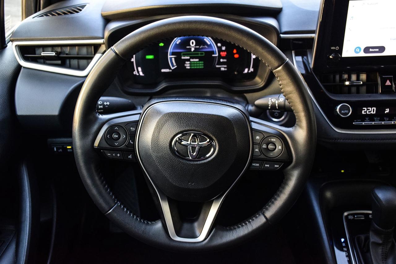 2023 Toyota Corolla Hybrid SE AWD / NO ACCIDENT / SUNROOF / CARPLAY / BSM Photo