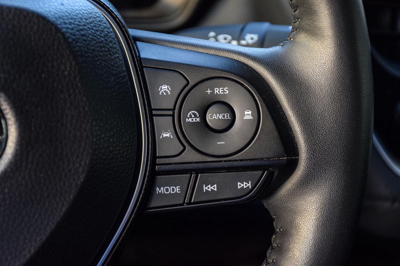 2023 Toyota Corolla Hybrid SE AWD / NO ACCIDENT / SUNROOF / CARPLAY / BSM Photo