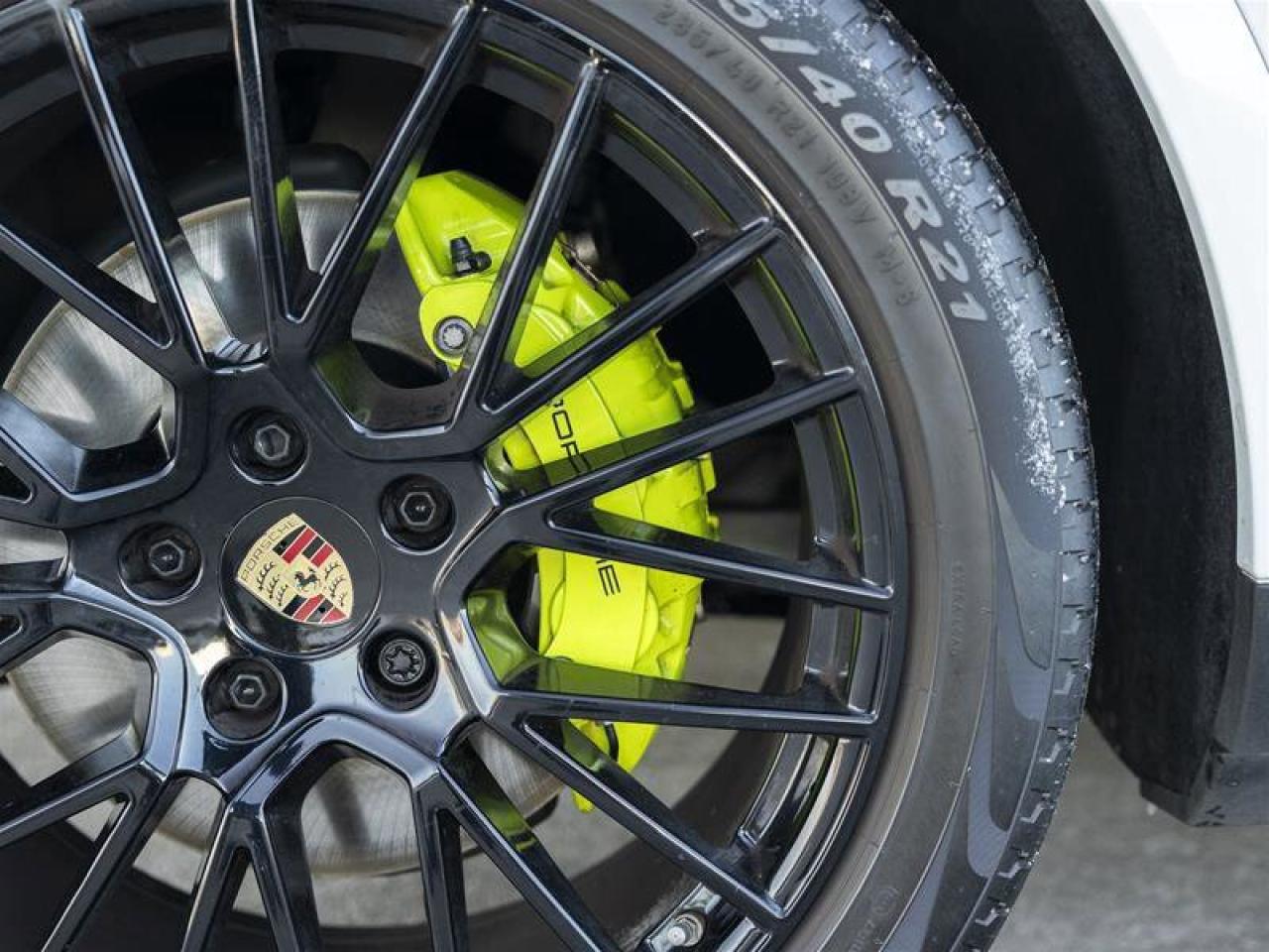 2023 Porsche Cayenne E-Hybrid White Photo