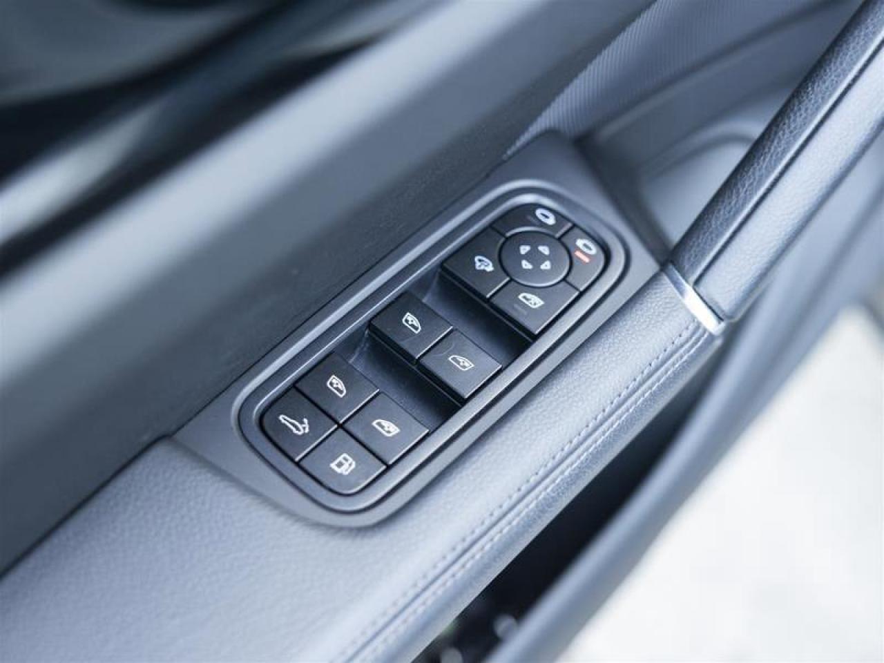 2023 Porsche Cayenne E-Hybrid White Photo