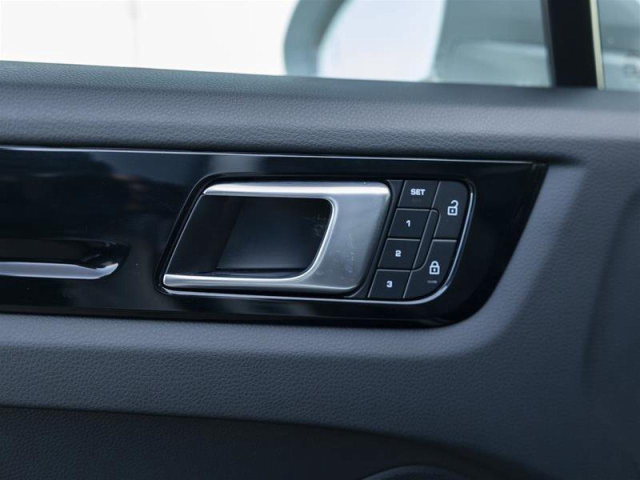 2023 Porsche Cayenne E-Hybrid White Photo