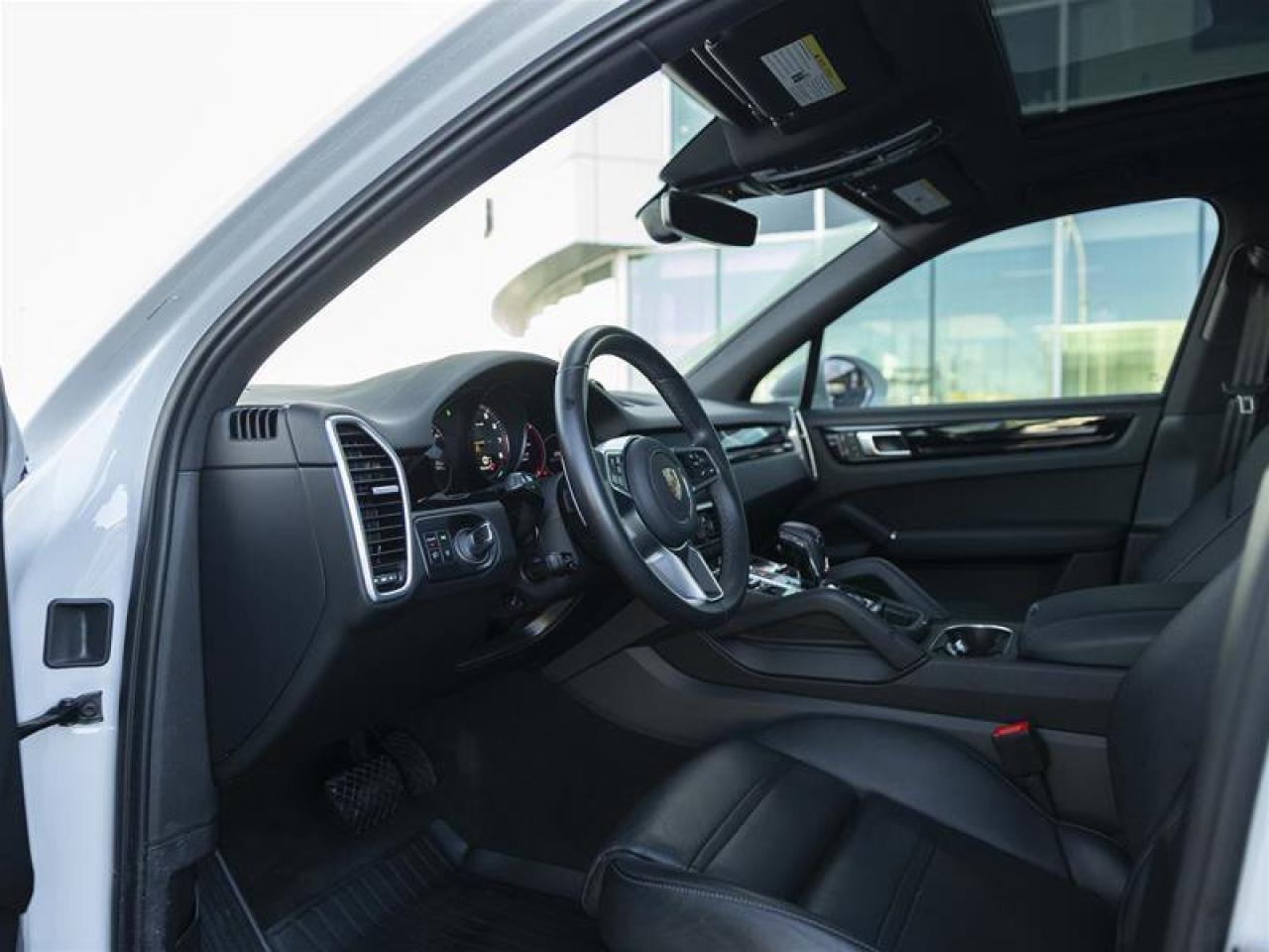 2023 Porsche Cayenne E-Hybrid White Photo