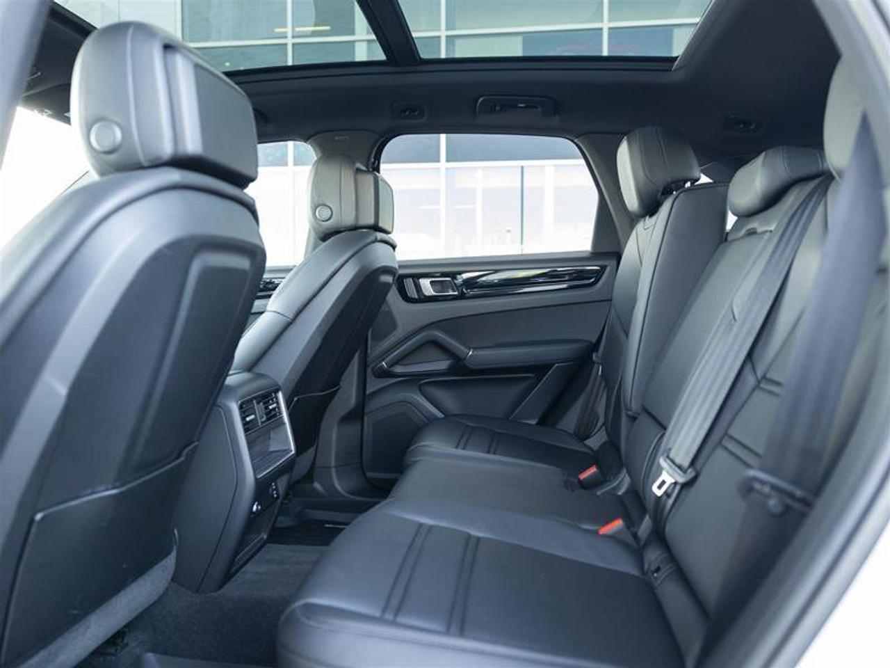 2023 Porsche Cayenne E-Hybrid White Photo