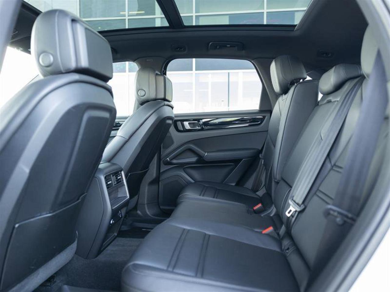 2023 Porsche Cayenne E-Hybrid White Photo