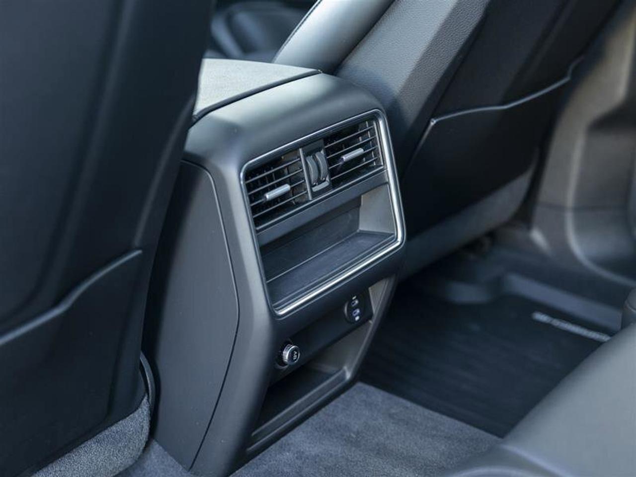 2023 Porsche Cayenne E-Hybrid White Photo
