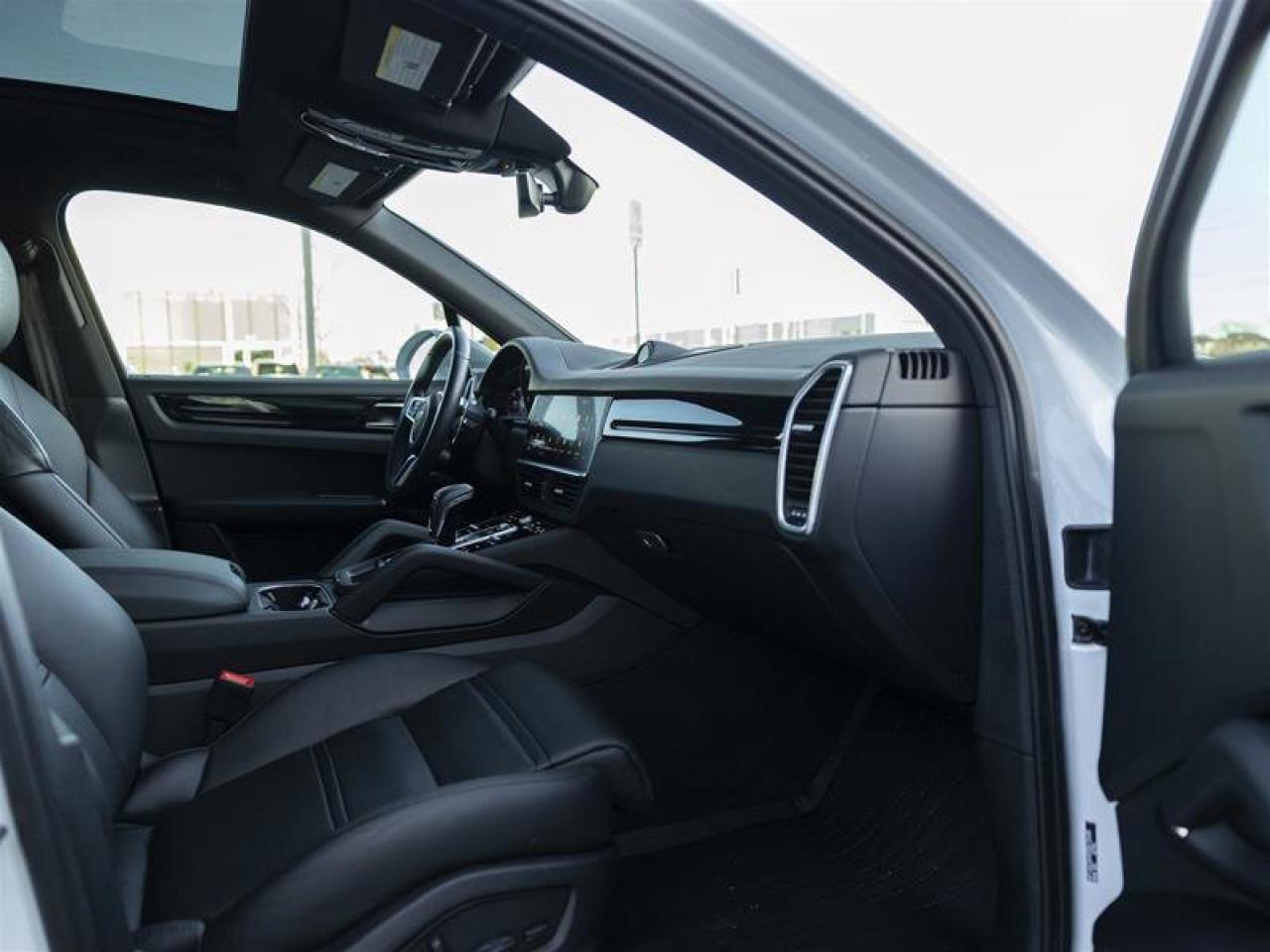 2023 Porsche Cayenne E-Hybrid White Photo