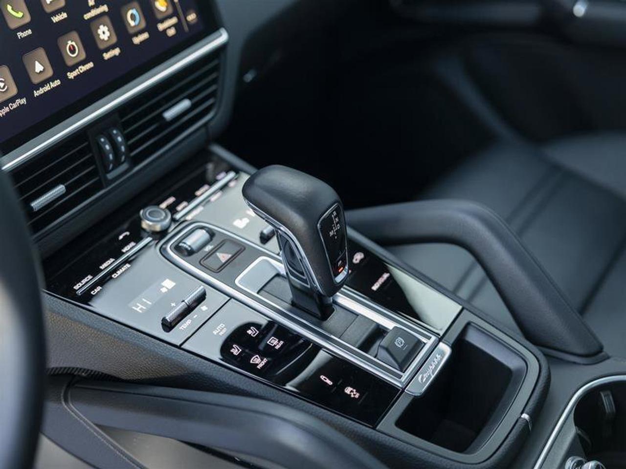 2023 Porsche Cayenne E-Hybrid White Photo