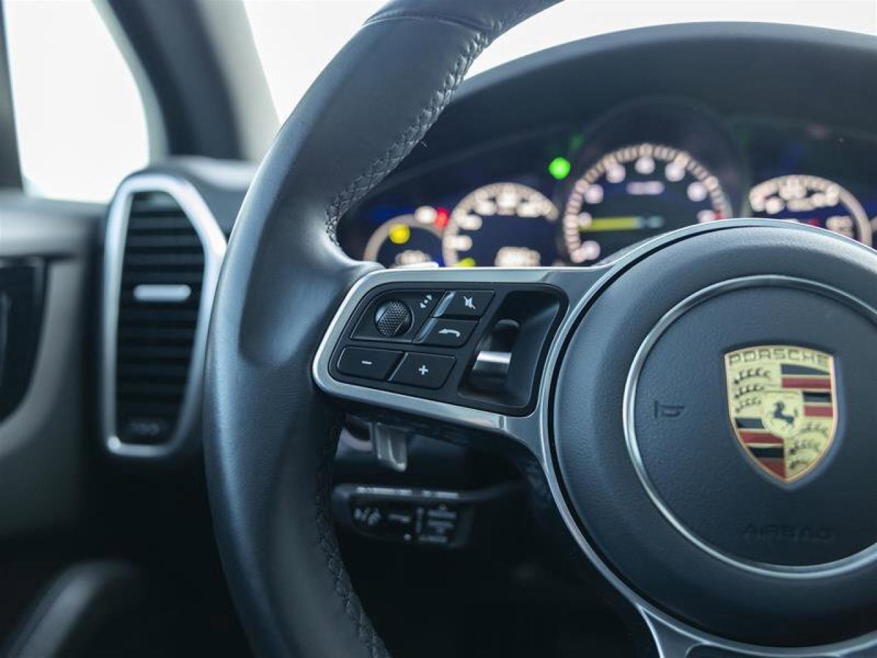 2023 Porsche Cayenne E-Hybrid White Photo