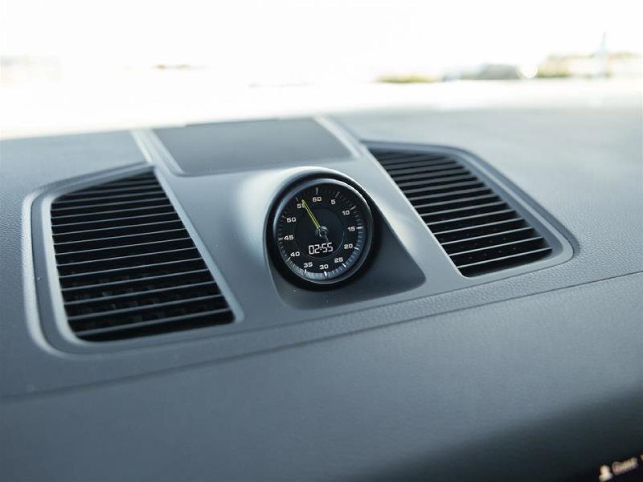 2023 Porsche Cayenne E-Hybrid White Photo