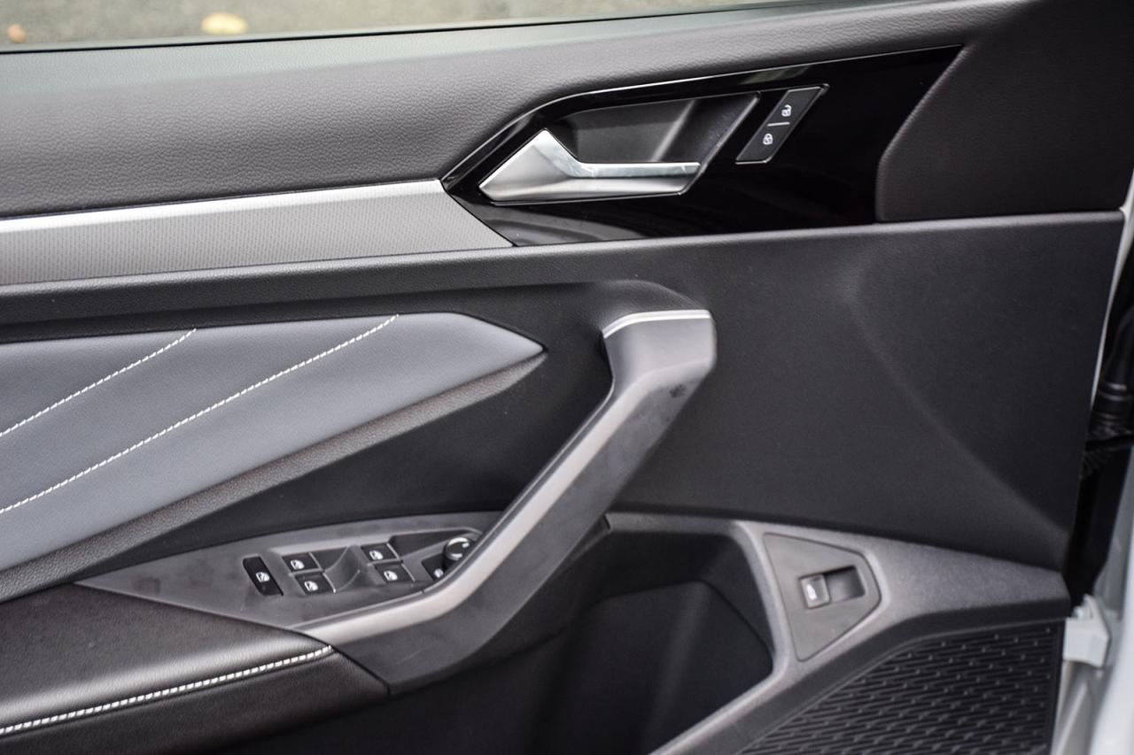 2025 Volkswagen Jetta COMFORTLINE SPORTS PKG / CLEAN CARFAX / SUNROOF Photo