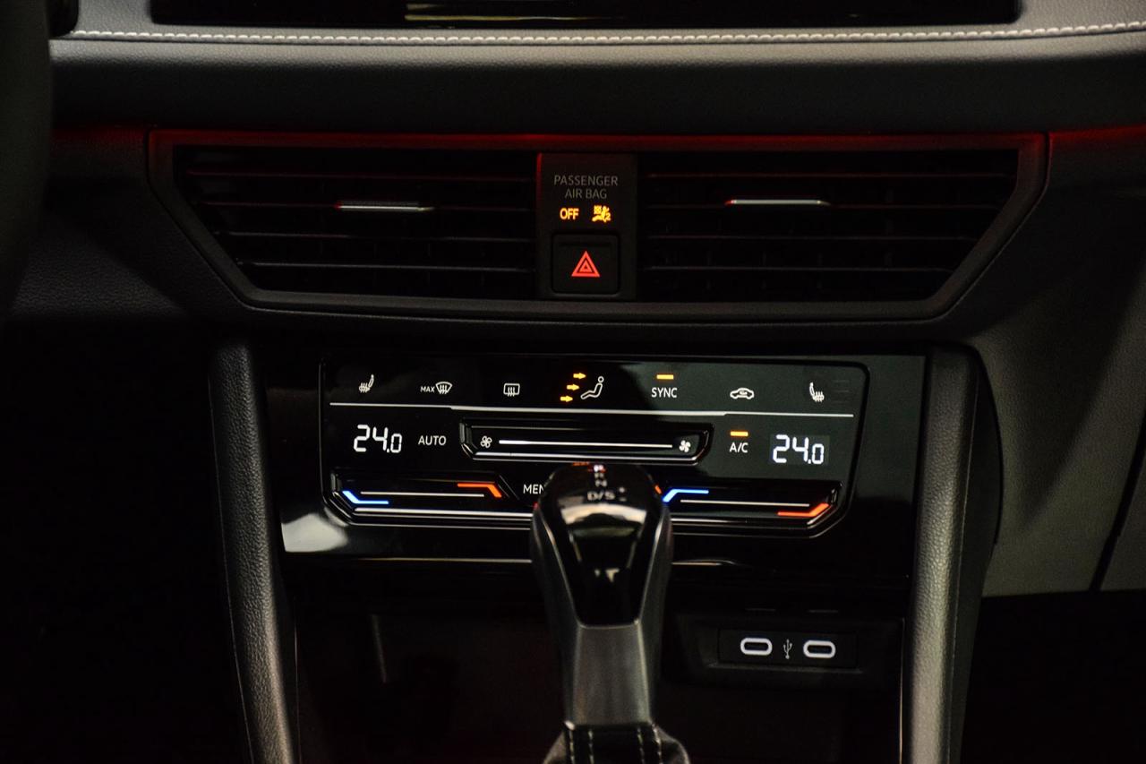 2025 Volkswagen Jetta Comfortline Sport Pkg Clean Carfax Sunroof Ambient Photo