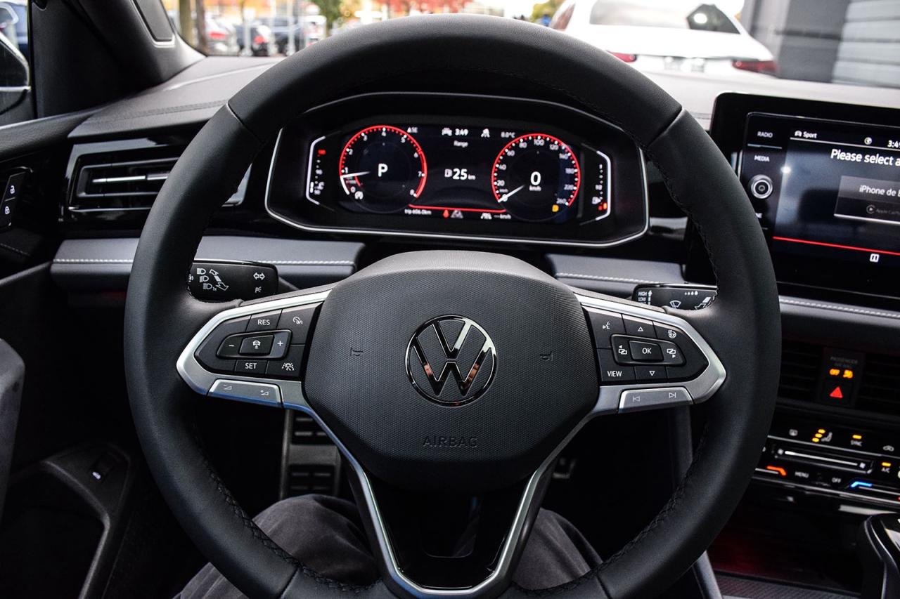 2025 Volkswagen Jetta COMFORTLINE SPORTS PKG / CLEAN CARFAX / SUNROOF Photo