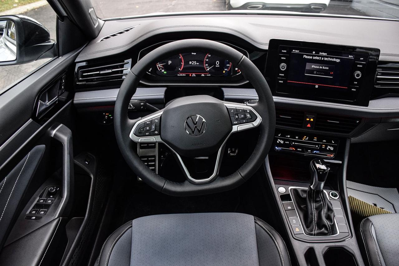 2025 Volkswagen Jetta COMFORTLINE SPORTS PKG / CLEAN CARFAX / SUNROOF Photo