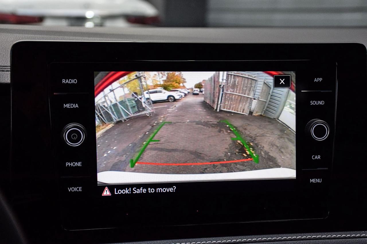 2025 Volkswagen Jetta Comfortline Sport Pkg Clean Carfax Sunroof Ambient Photo