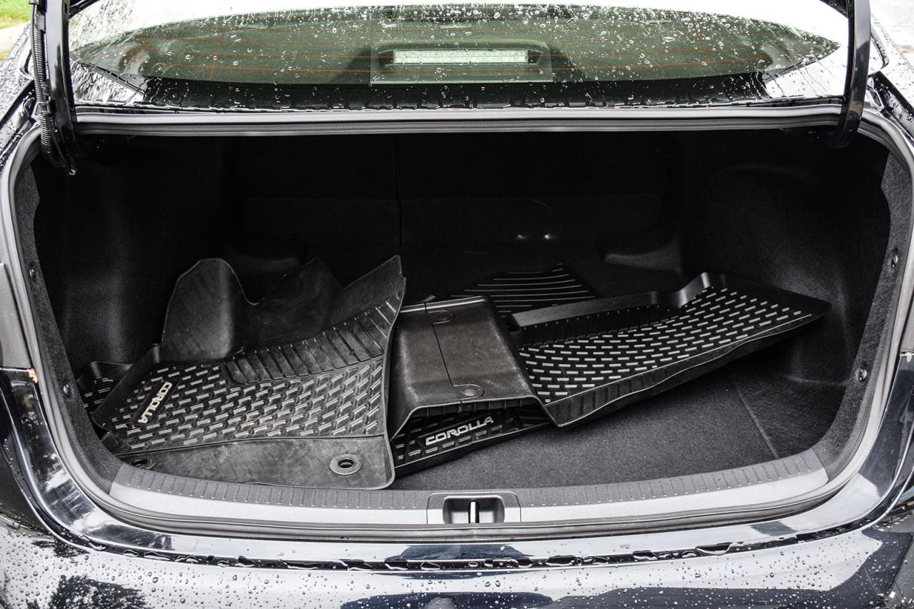 2024 Toyota Corolla Hybrid LE / NO ACCIDENT / CARPLAY / BSM/HTD SEATS/ALLOY Photo