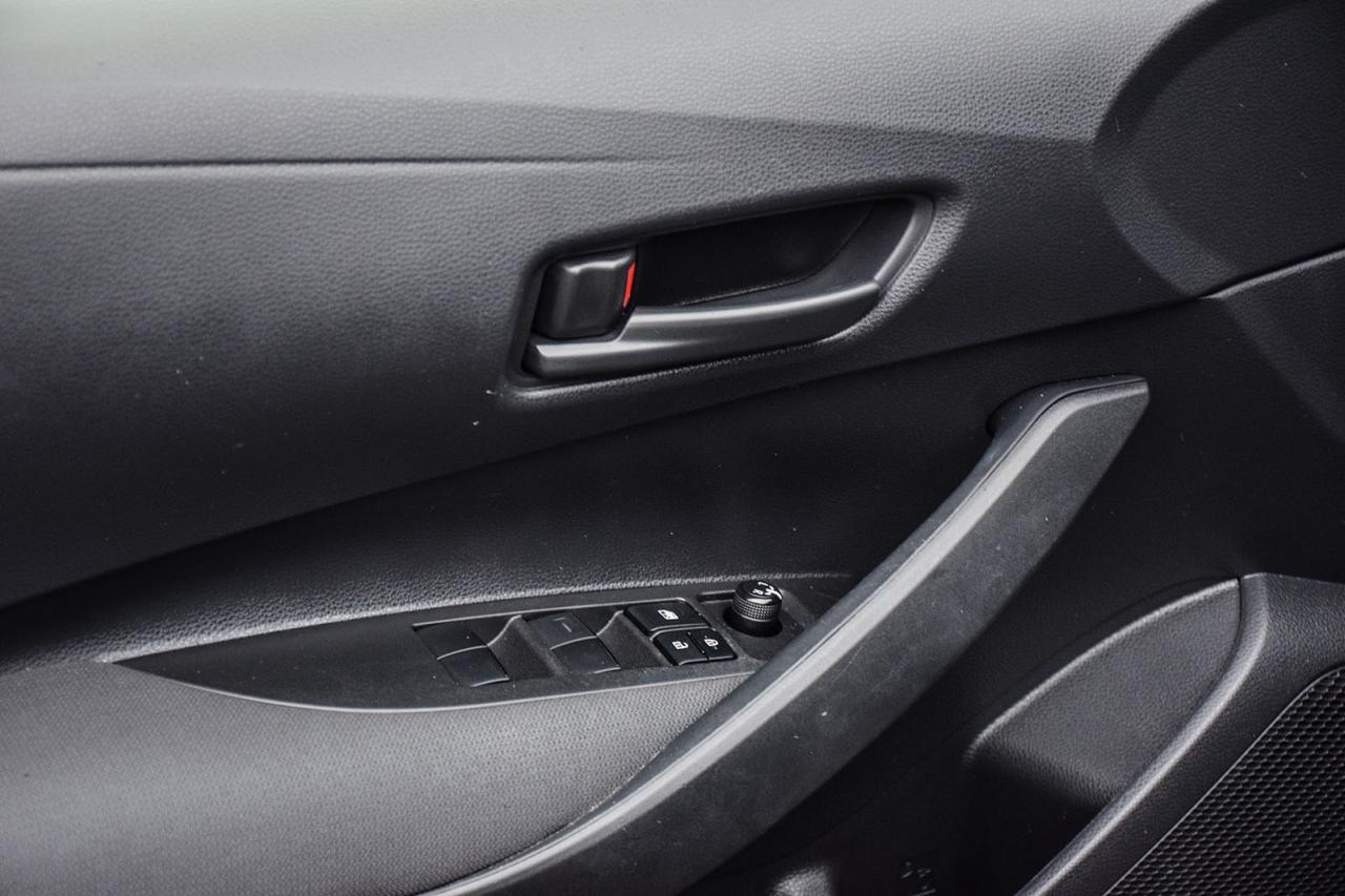 2024 Toyota Corolla Hybrid LE / NO ACCIDENT / CARPLAY / BSM/HTD SEATS/ALLOY Photo