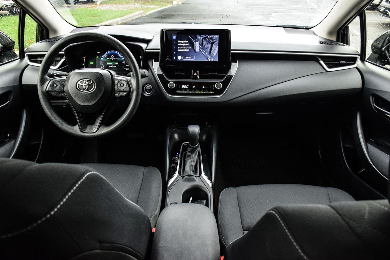 2024 Toyota Corolla Hybrid LE / NO ACCIDENT / CARPLAY / BSM/HTD SEATS/ALLOY Photo