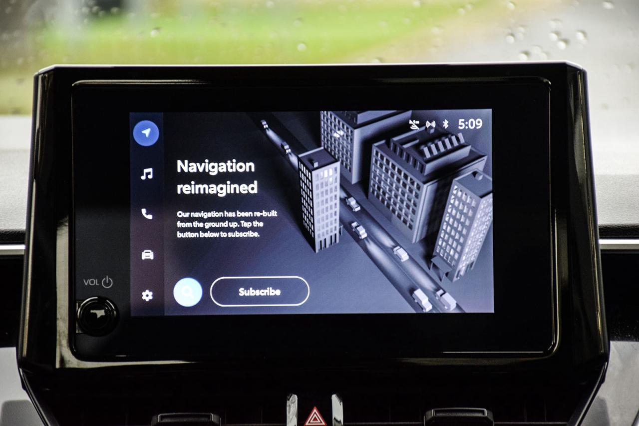 2024 Toyota Corolla Hybrid LE / NO ACCIDENT / CARPLAY / BSM/HTD SEATS/ALLOY Photo