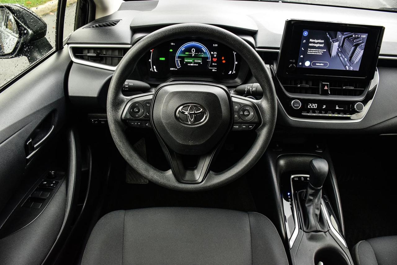 2024 Toyota Corolla Hybrid LE / NO ACCIDENT / CARPLAY / BSM/HTD SEATS/ALLOY Photo