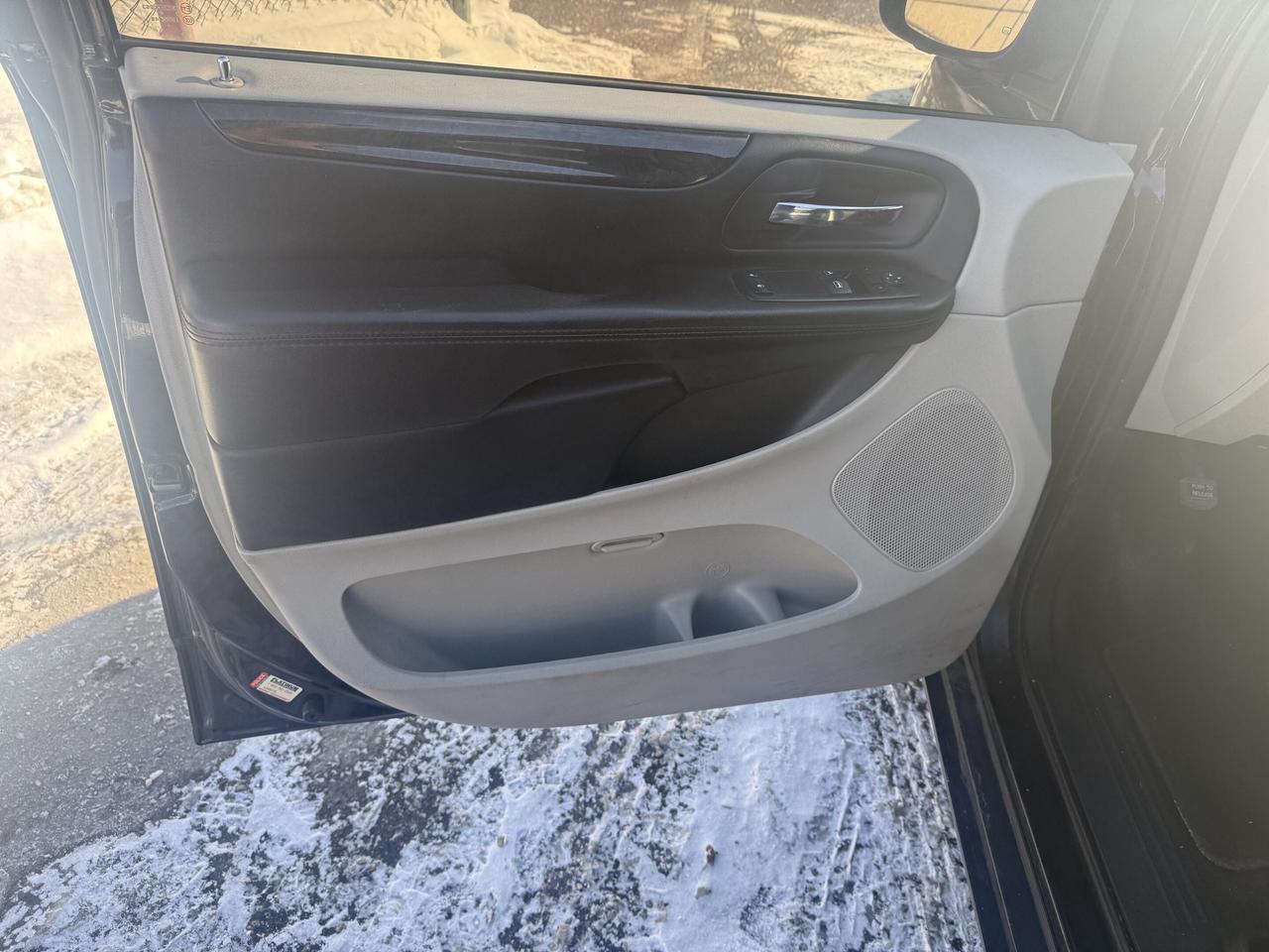 2015 Dodge Grand Caravan *** 3 YEAR WARRANTY INCLUDED *** Photo