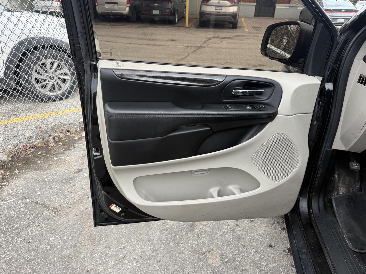 2015 Dodge Grand Caravan *** 3 YEAR WARRANTY INCLUDED *** Photo
