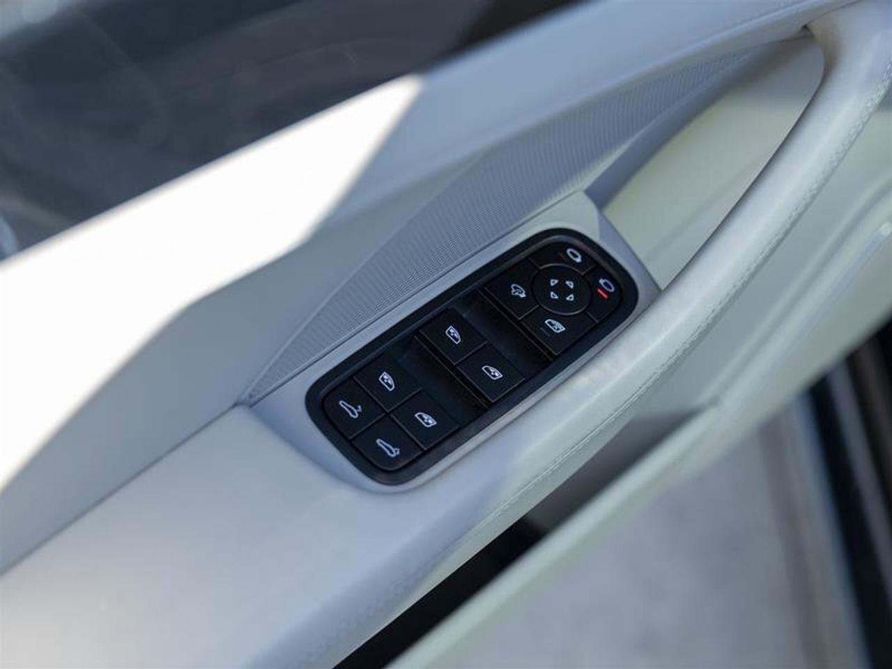 2023 Porsche Panamera GTS Silver Photo