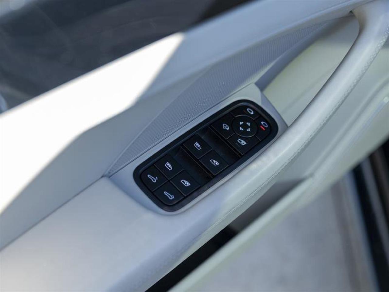 2023 Porsche Panamera GTS Silver Photo