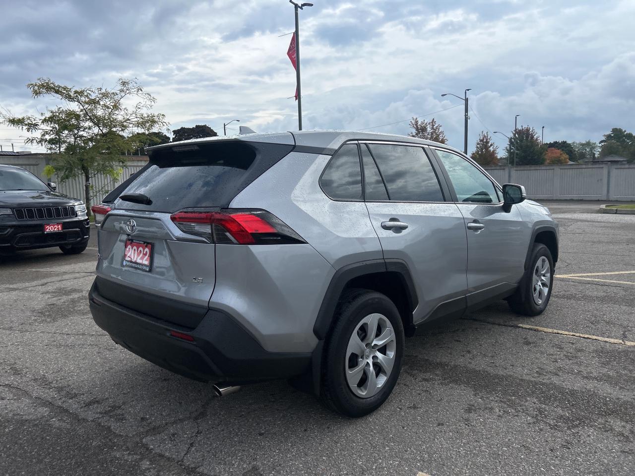 2022 Toyota RAV4 LE FWD Heated Seats CarPlay Rear Camera Photo4