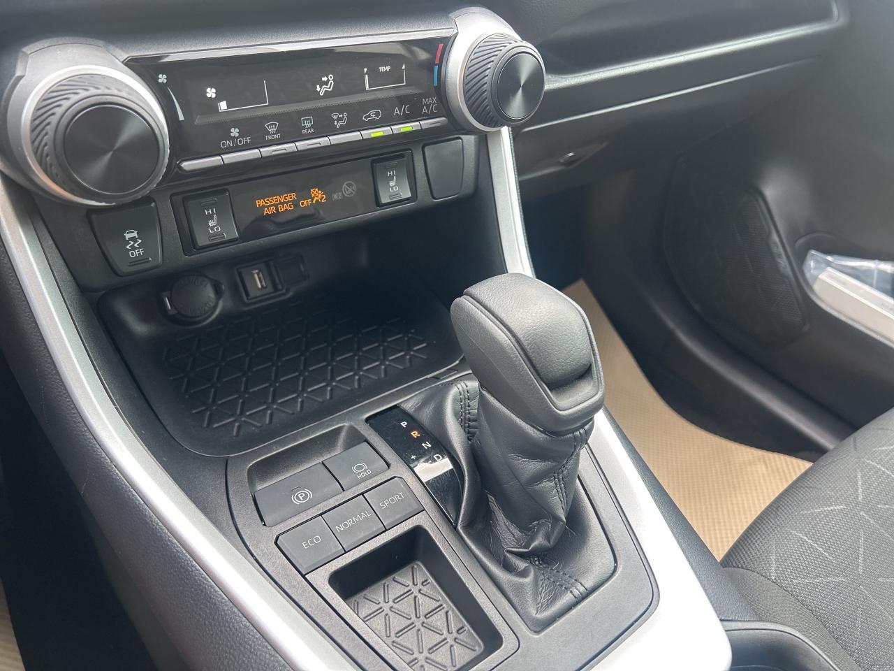 2022 Toyota RAV4 LE FWD Heated Seats CarPlay Rear Camera Photo