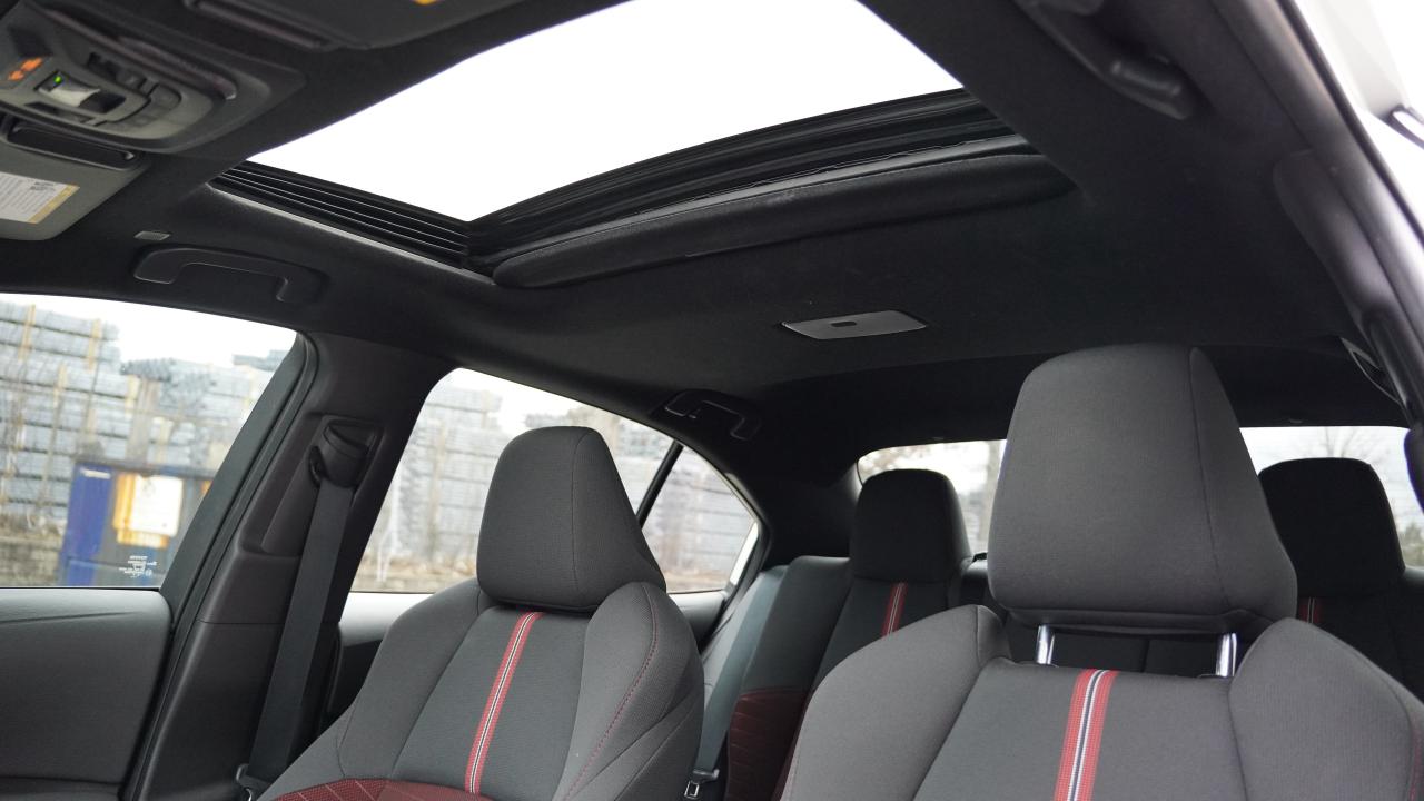 2023 Toyota Corolla SE UPGRADE / NO ACCIDENT / SUNROOF / CARPLAY/BSM Photo