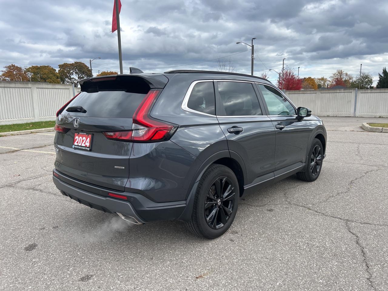 2024 Honda CR-V Hybrid Touring Leather  Navigation  Sunroof  CarPlay Photo