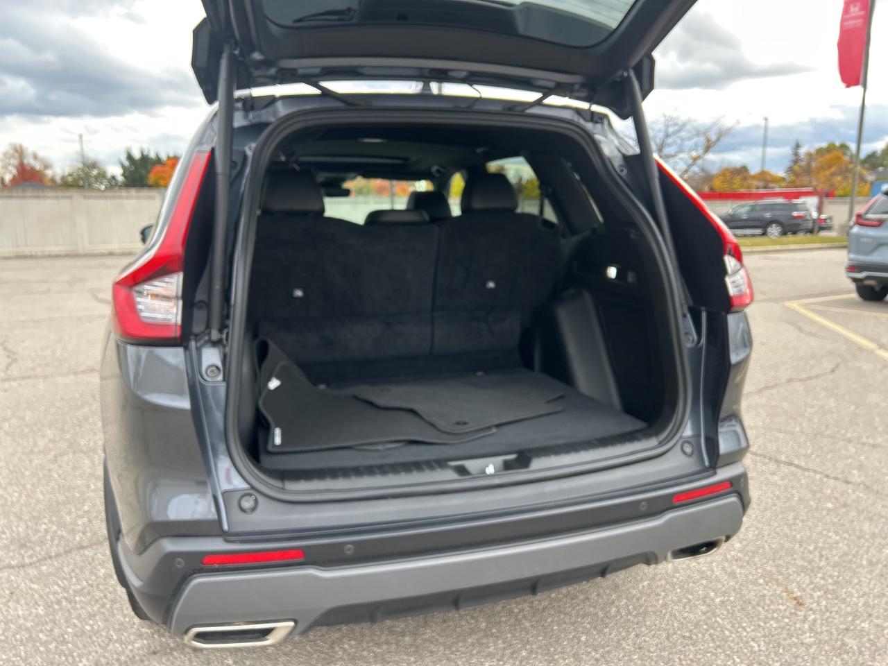 2024 Honda CR-V Hybrid Touring Leather  Navigation  Sunroof  CarPlay Photo