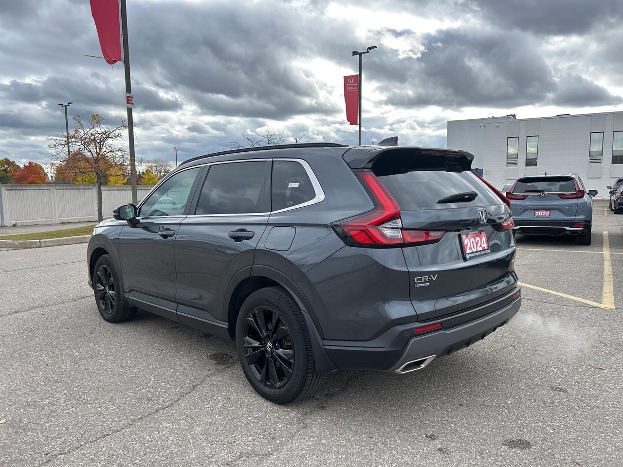 2024 Honda CR-V Hybrid Touring Leather  Navigation  Sunroof  CarPlay Photo3