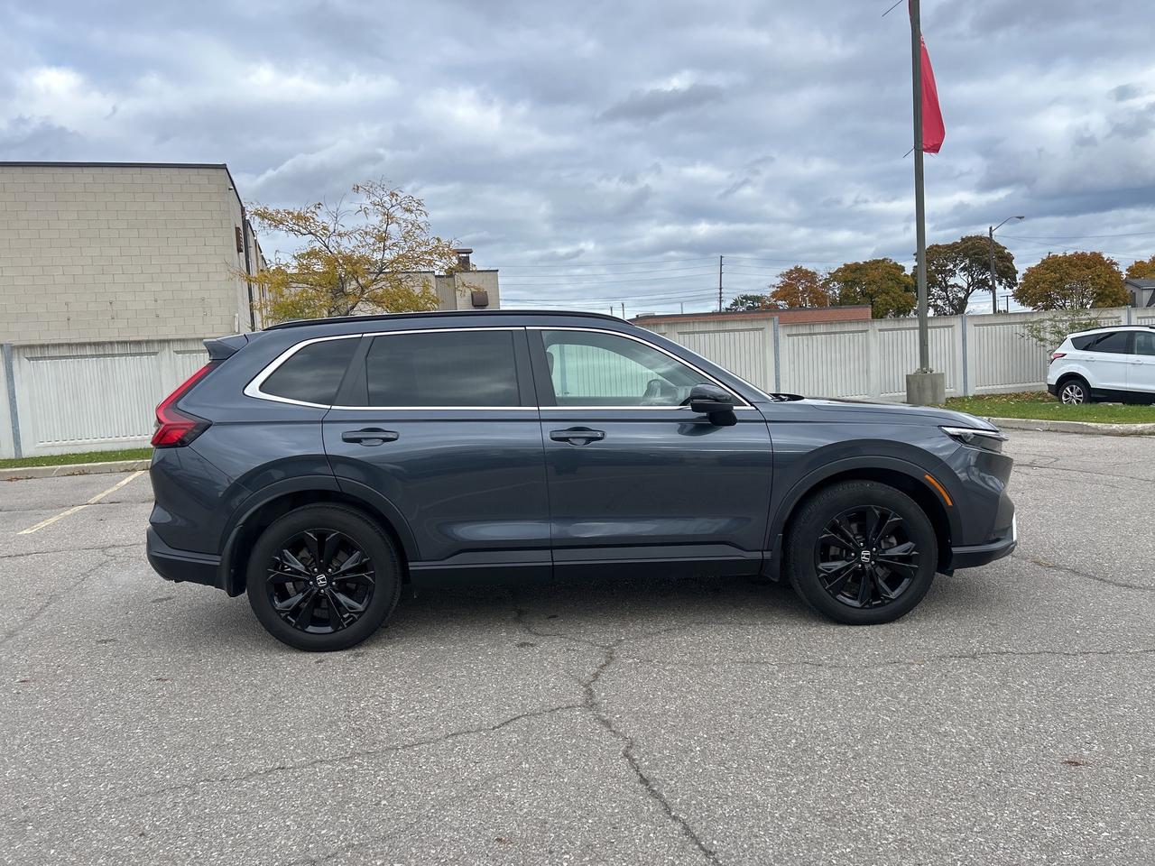 2024 Honda CR-V Hybrid Touring Leather  Navigation  Sunroof  CarPlay Photo